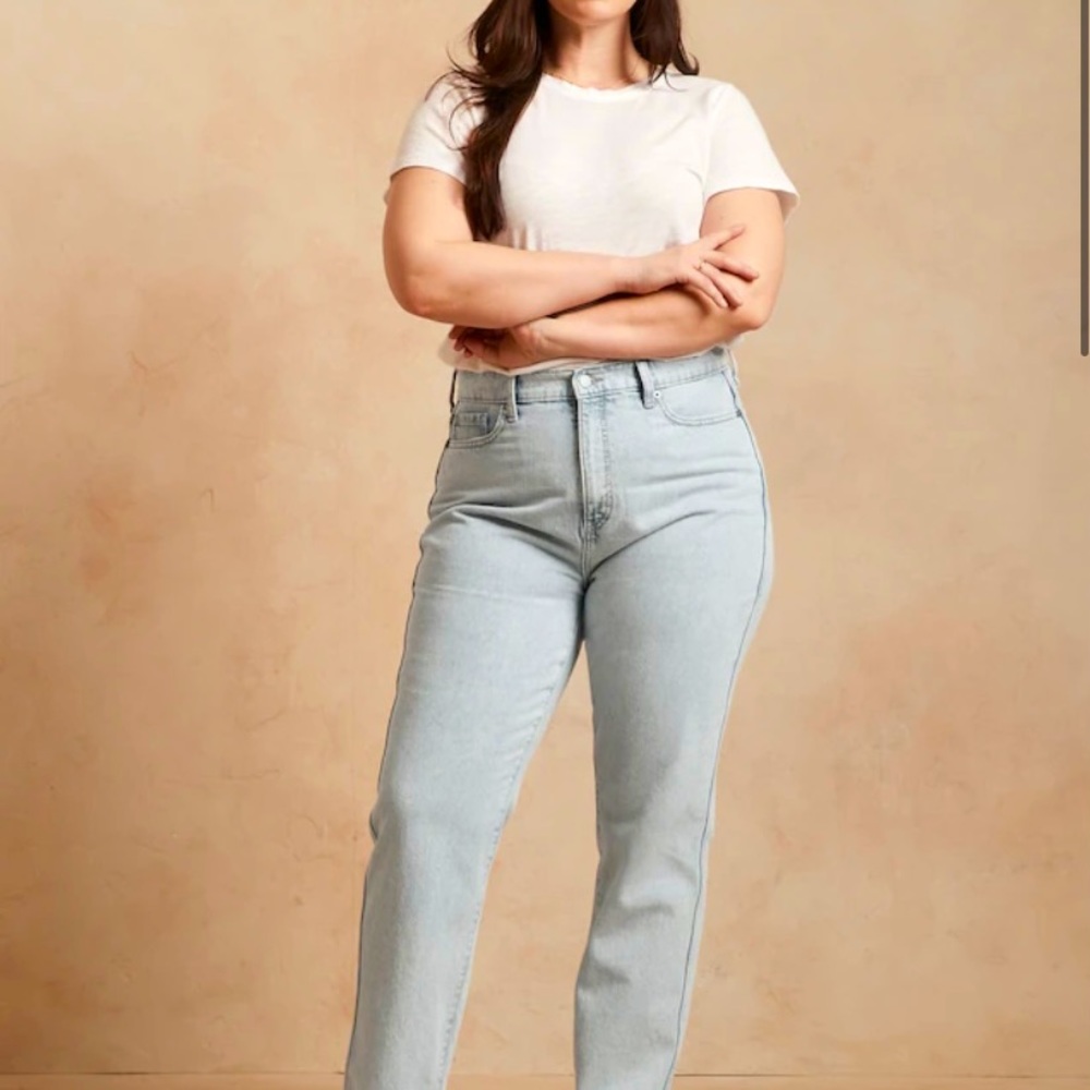 CURVY RIGID STRAIGHT JEAN